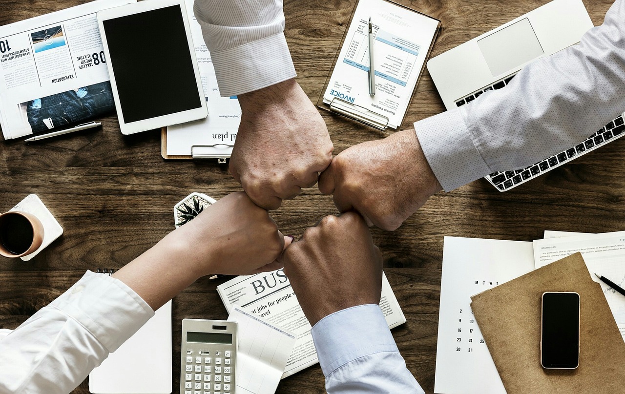 investor handshake partnership